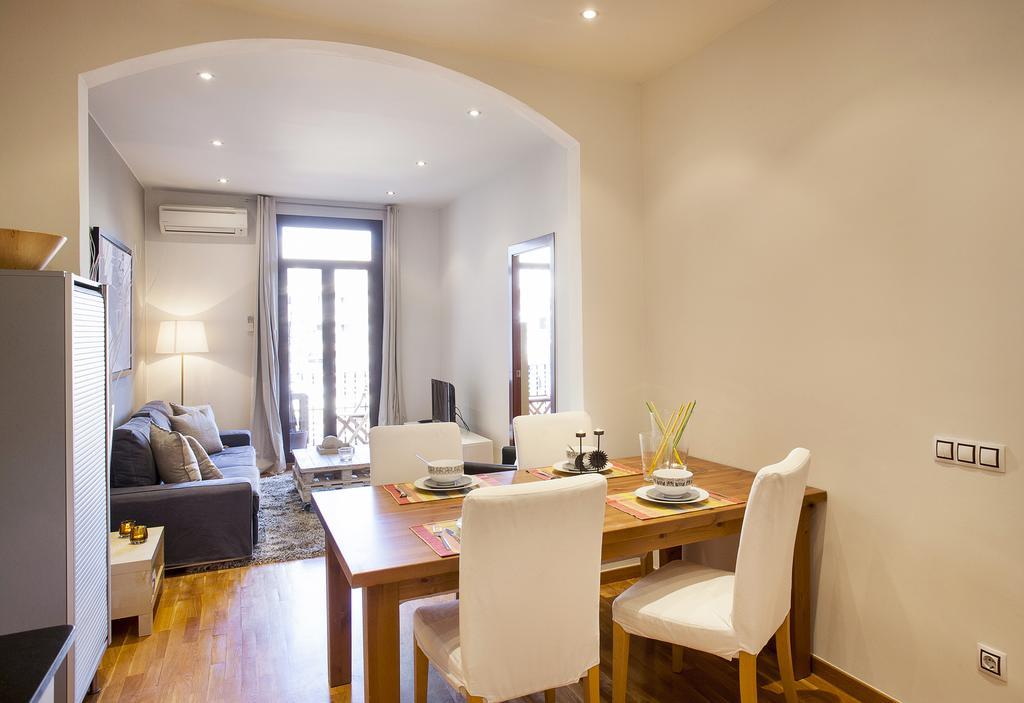 Apartments Barcelona & Home Deco Viladomat Esterno foto