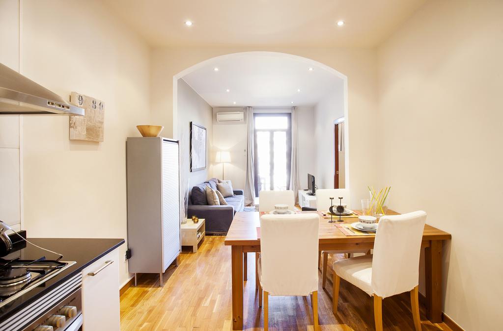 Apartments Barcelona & Home Deco Viladomat Esterno foto