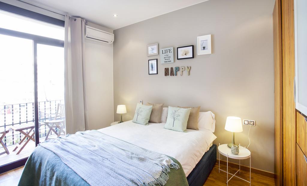 Apartments Barcelona & Home Deco Viladomat Esterno foto